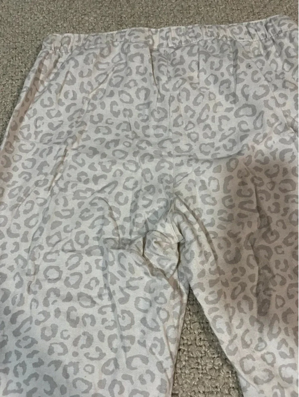 Old Navy woman girl pajama pants M sleepwear white cheetah print